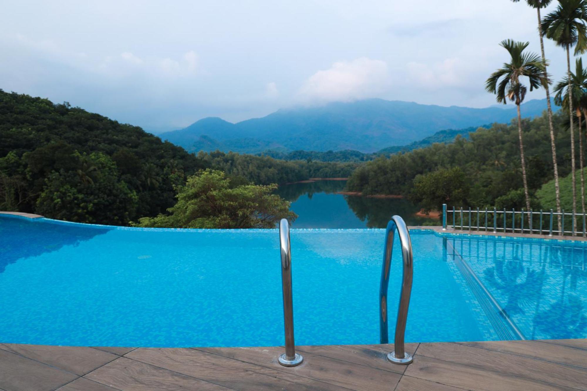 Serene Aqua Hills Kozhikode Hotel Mennanyam Luaran gambar