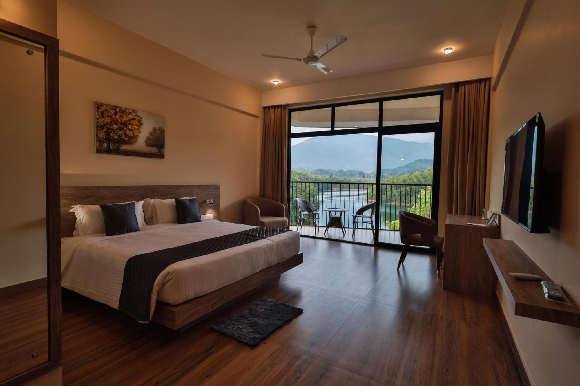 Serene Aqua Hills Kozhikode Hotel Mennanyam Luaran gambar
