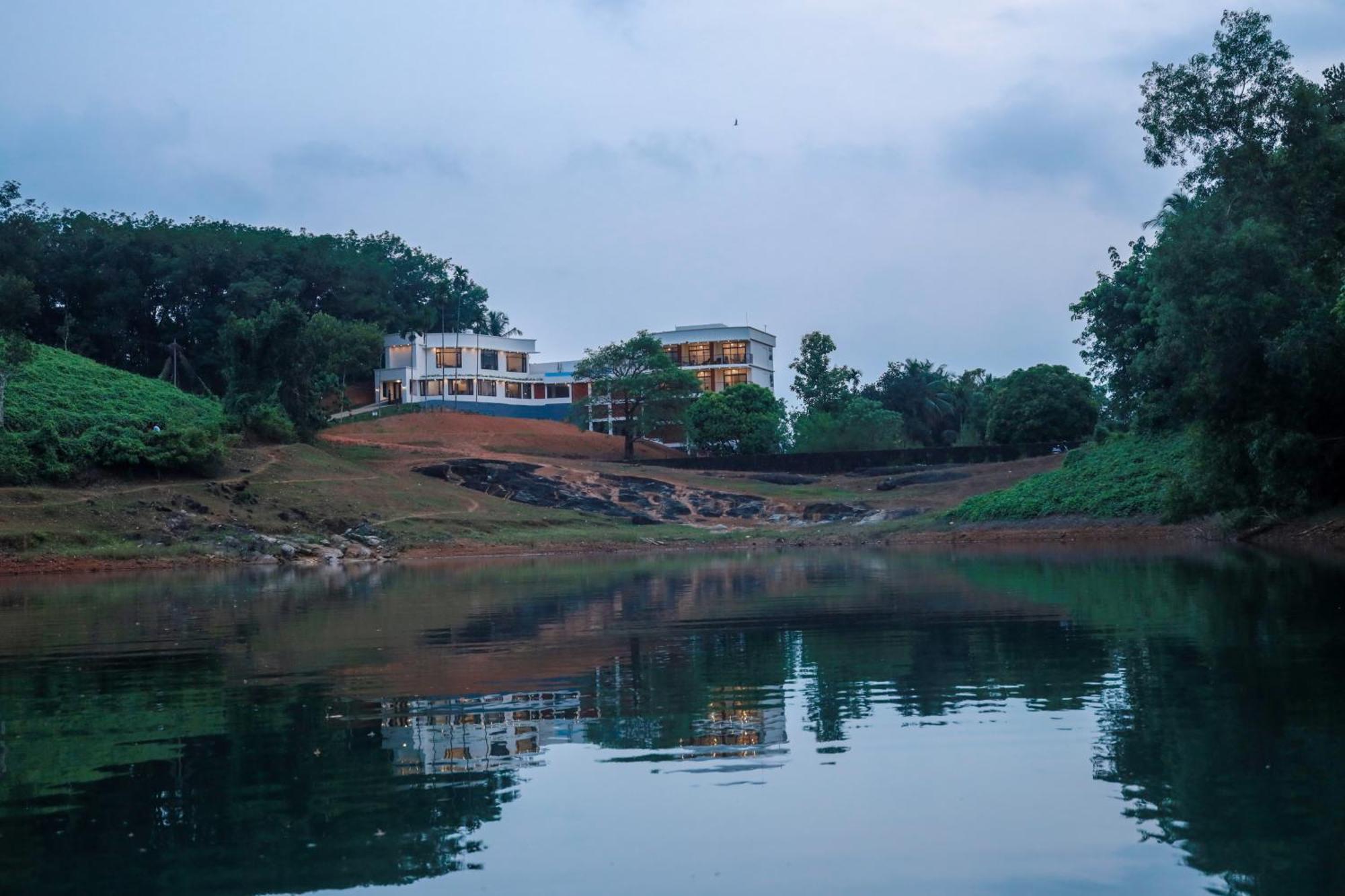 Serene Aqua Hills Kozhikode Hotel Mennanyam Luaran gambar